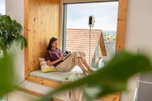 Kompakt und leicht: Der RCW 2 zeichnet sich durch seine ovale Form und zwei rotierende Reinigungsscheiben aus, die durch die Bewegung eine effiziente Reinigung und eine schnelle, präzise Navigation ermöglichen.