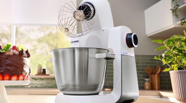 Die „Küchenmaschine Serie 6“ ist mit Smart Sensor Technology ausgestattet, die automatisch erkennt, wenn das Ergebnis perfekt ist, und das Gerät selbstständig stoppt.