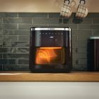 Schickes Design, starke Leistung: Das Modell „Bosch Air Fryer Serie 6“ richtet sich an Familien und größere Haushalte.