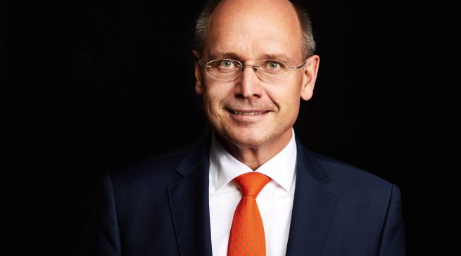 „Die Eskalation geopolitischer Konflikte, innenpolitische Instabilität und die kritische Lage deutscher Schlüsselindustrien schränken ein stärkeres Wachstum ein. Insgesamt wird der E-Commerce sich aber deutlich besser entwickeln als der traditionelle Einzelhandel“, zeigt sich bevh-Präsident Gero Furchheim optimistisch. Foto: Michael Gueth