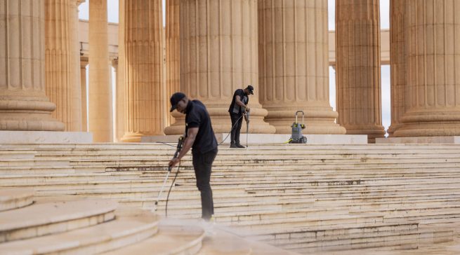 In Yamoussoukro an der Elfenbeinküste wurde das weltgrößte Kirchengebäude Notre-Dame de la Paix gereinigt. Foto: Kärcher