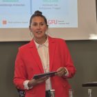 Carine Chardon, Geschäftsführerin der GFU Consumer & Home Electronics GmbH, stellte die aktuelle Studie in Bezug auf das Nutzerverhalten KI-basierter Chatbots vor.