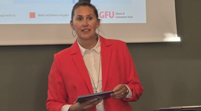 Carine Chardon, Geschäftsführerin der GFU Consumer & Home Electronics GmbH, stellte die aktuelle Studie in Bezug auf das Nutzerverhalten KI-basierter Chatbots vor.