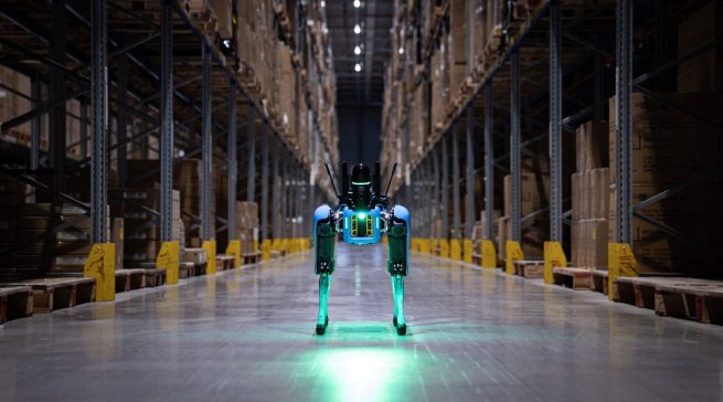 In Löhne werden schon bald Robotter durch die Regalreihen streunen. Foto: Otto