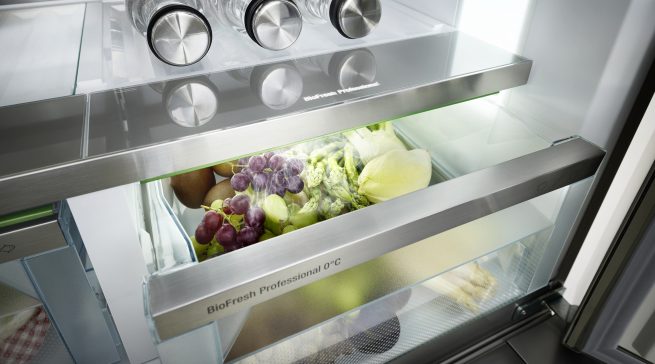 Die neuen Modelle kombinieren großzügigen Stauraum, moderne Frischetechnologien, hochwertige Materialien und stilvolle Beleuchtung.