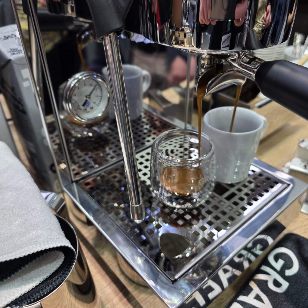 Klein , aber oho: die neue Siebträgermaschine „Dicianova“ von Graef.