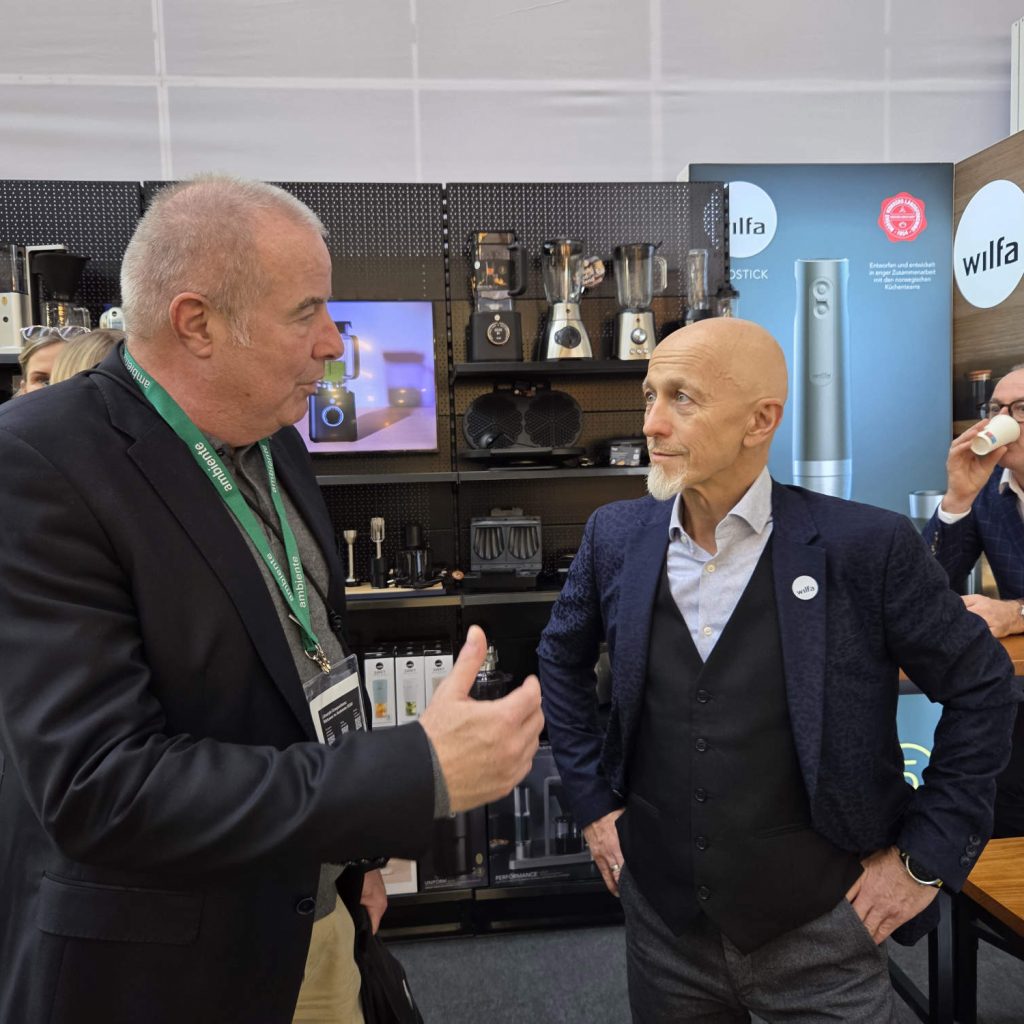 Rafal Dziegielewski, Managing Director Wilfa Germany (r.) und infoboard-GF und -herausgeber Gabriel Wagner.