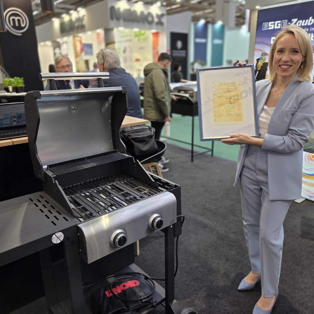 Vorständin Caroline Unold freut sich über die Auszeichnung „Partner des Fachhandels“.