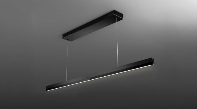 „Luna“von Elica reguliert sich selbst im Dialog mit dem Kochfeld oder kann per Gesture Control, App oder Sprachassistent gesteuert werden.