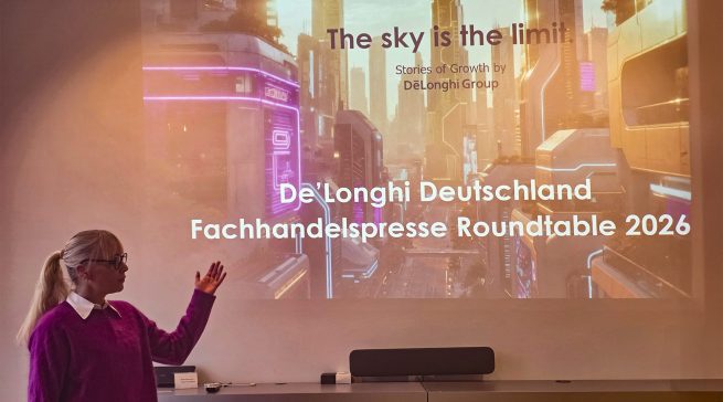 „The sky is the limit“: Susanne Harring, Geschäftsführerin von De’Longhi Deutschland, präsentiert auf dem Fachhandelspresse-Roundtable 2026 die beeindruckende Wachstumsstory der Markenfamilie De’Longhi, Braun, Kenwood und nutribullet.