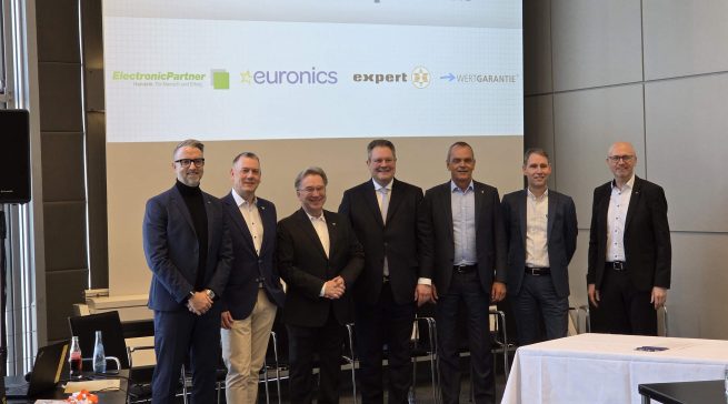 Brendan Lenane (Vorstand, Euronics), Thilo Dröge (Geschäftsführer Vertrieb, Wertgarantie), Benedict Kober (Sprecher des Vorstands, Euronics), Patrick Döring (Vorstandsvorsitzender, Wertgarantie), Dr. Stefan Müller (Vorstandsvorsitzender, expert), Matthias Assmann (Vorstand, ElectronicPartner), Christoph Komor (Vorstand, expert) (v. l.).