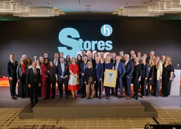 Die Preisträger auf der Bühne beim Handelsimmobilienkongress in Berlin. Foto: HDE