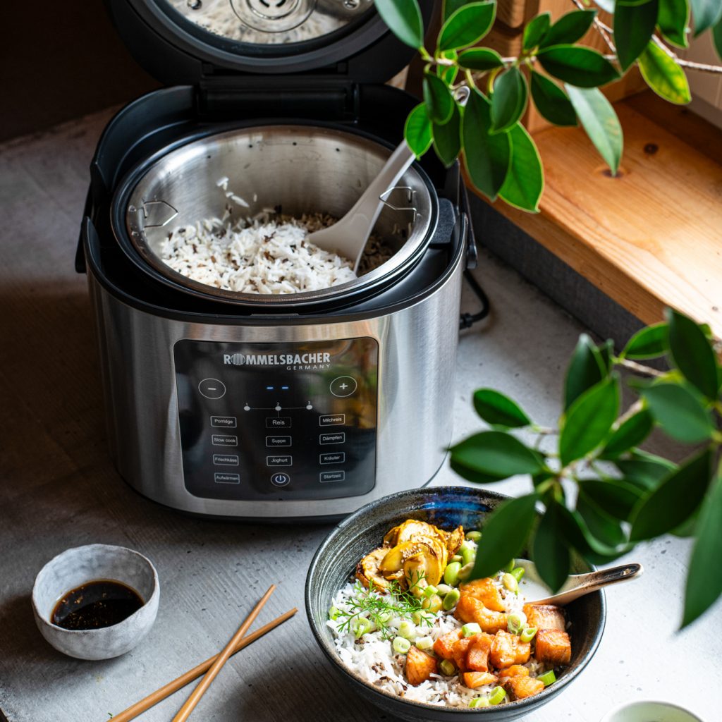 Den Reis zu einem leckeren Gericht zaubert der Multi Reiskocher MRK 950 von Rommelsbacher ohne Probleme.