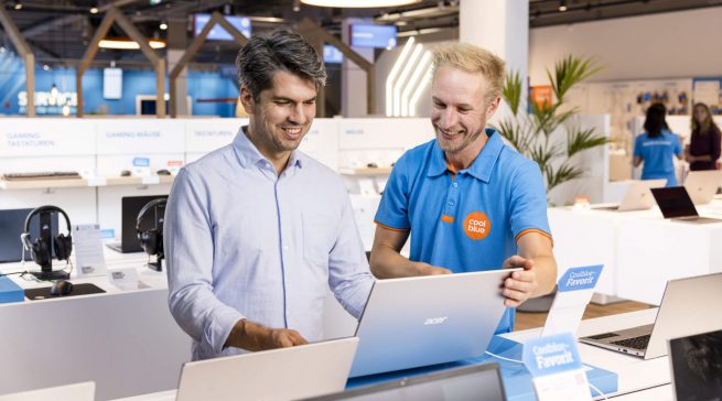 Statt gebuchter Schauspieler agieren eigene Mitarbeitende in den TV-Spots von Coolblue.