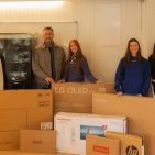Geräteübergabe von Euronics an Tugi helps. Foto: Euronics Deutschland