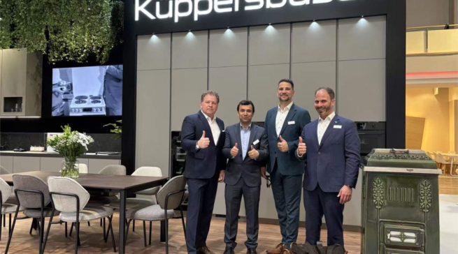Ralph Kobsik, General Manager bei Midea Europe GmbH; Salih Acar, Key Account Manager bei Midea; Sebastian Beier, Head of Sales Home Appliances; Marc Alexander Graß, Key Account Manager & Teamlead Area Sales Manager (v. l.).
