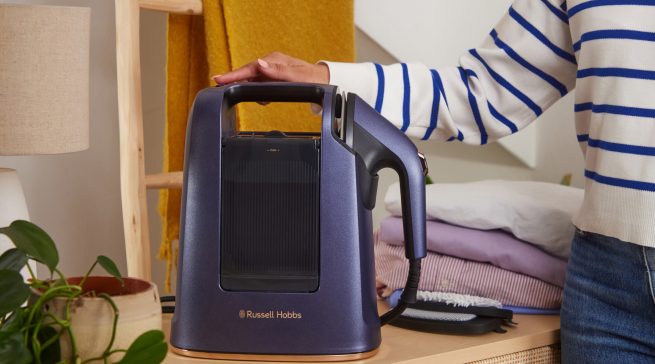 Faltenfrei in Sekunden: Der neue SteamGenie Maestro von Russell Hobbs – dein smarter Begleiter für perfekt gepflegte Outfits, ganz ohne Bügelbrett.