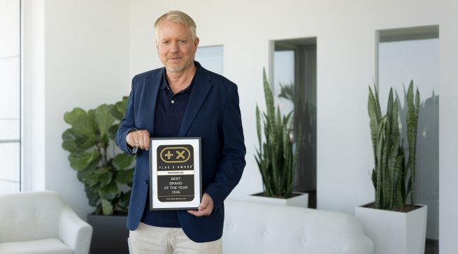 Thomas Teckentrup, General Manager bei medisana, freut sich über die PLUS X AWARD Sonderauszeichnung „Beste Marke des Jahres 2026“ in der Kategorie Gesundheitsprodukte.