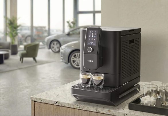 Neben Espresso, Kaffee und Americano bereitet die „NIVO 8’141 Pro“ Cappuccino, Latte Macchiato und weitere Milchgetränke zu – wahlweise auch als Doppelportion für zwei Tassen auf einmal.