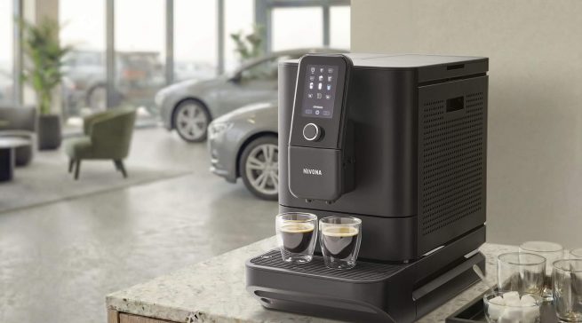 Neben Espresso, Kaffee und Americano bereitet die „NIVO 8’141 Pro“ Cappuccino, Latte Macchiato und weitere Milchgetränke zu – wahlweise auch als Doppelportion für zwei Tassen auf einmal.