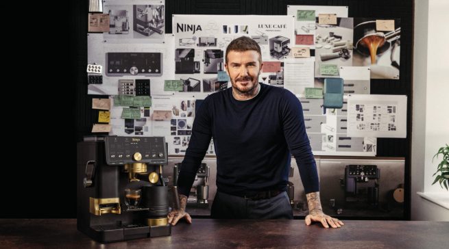 Ninja hat erstmals mit dem globalen Markenbotschafter David Beckham an einer limitierten „Ninja Luxe Café Pro“-Edition zusammengearbeitet.