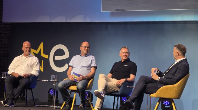Im Gespräch (v.l.n.r): Joachim Dünkelmann (BVT), Uwe Baumann (Euronics), Thilo Dröge (Wertgarantie), Brendan Lenane (Euronics) (Fotos: Gabriel Wagner)