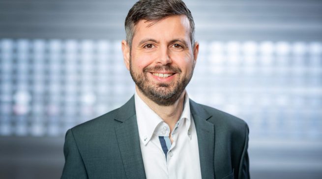 Marcel Kühn, Director Sales & Marketing bei Amica International, freut sich darüber, das Amica erneut mit dem Plus X Award für höchste Kundenzufriedenheit ausgezeichnet worden ist.