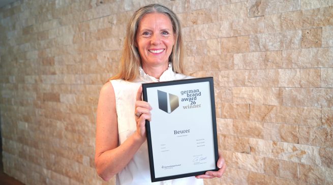 Kerstin Glanzer, Marketingleiterin bei Beurer, freut sich über die Auszeichnung mit dem German Brand Award 2026.