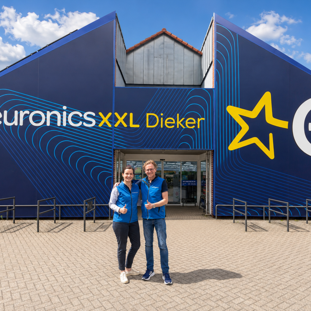 Euronics XXL Dieker stellt die Weichen für die Nachfolge: Dr. Joyce Gesing tritt zum 1. Juli 2026 in die Geschäftsführung ein und soll das Familienunternehmen im Folgejahr als Gesellschafterin übernehmen.