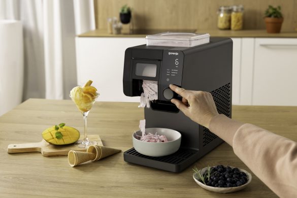 Die Gorenje 3-in-1 Instant-Eismaschine ist auf eine einfache Bedienung ausgelegt: Zutaten einfüllen, Programm wählen und Slushies, Eis oder Shaved Ice in kurzer Zeit zubereiten.
