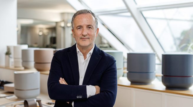 Vom Automobildesign zur Haushaltsgeräte-Zukunft: Im Interview spricht Joaquín García Sanchis über seine Vision, die Markenidentität von Electrolux, AEG und Frigidaire zu stärken und das Unternehmen als globalen Herausforderer zu positionieren.
