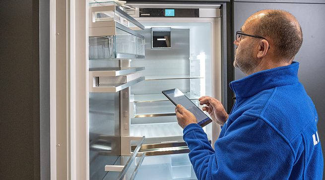 Die Türgriffe Diagnose-Tools unterstützen das Service-Team von Liebherr bei der präzisen Fehleranalyse