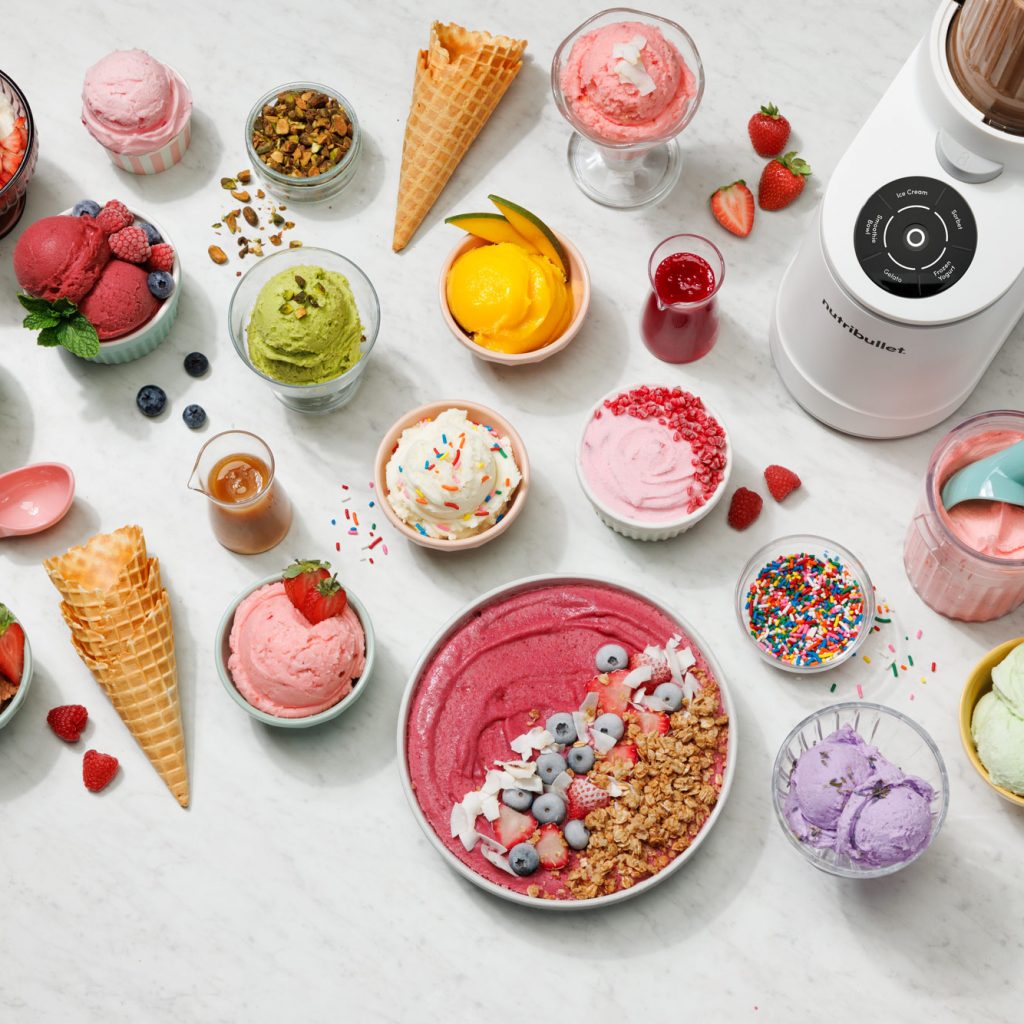 Ein Gerät, viele Möglichkeiten: Mit dem Nutribullet Chill Ice Cream Maker lassen sich unterschiedliche Eiskreationen für die ganze Familie zubereiten – von Gelato und Frozen Yogurt bis hin zu Sorbet und Frozen Smoothie Bowls.