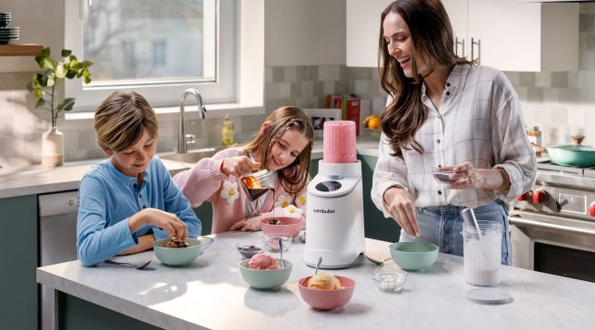 Mit dem Nutribullet Chill Ice Cream Maker lassen sich verschiedene Dessertkreationen für die Familie zubereiten – von Eis und Gelato über Frozen Yogurt und Sorbet bis hin zu Frozen Smoothie Bowls.