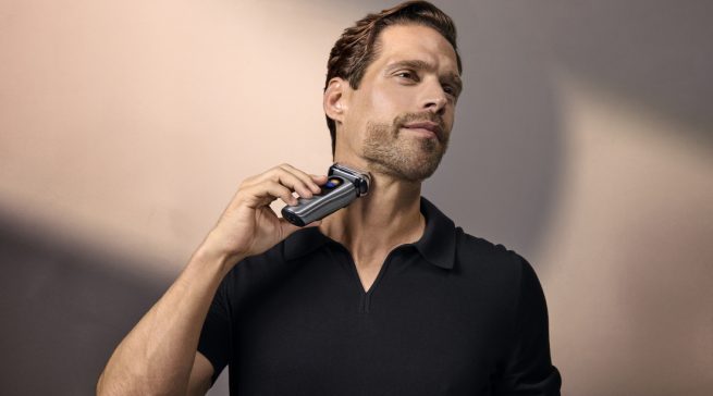 Der Braun Nevo kombiniert ein neu entwickeltes Rasiersystem mit Edelstahl-Unibody, automatischer Pflegeeinheit und Smart-Display.