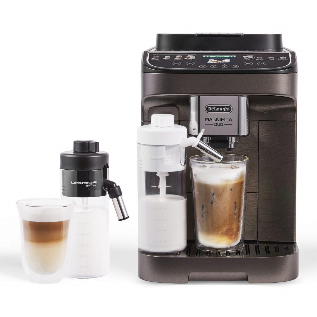 Zwei Milchkaraffen für unterschiedliche Temperaturen: LatteCrema Hot bereitet warmen Milchschaum zu, LatteCrema Cool ist für kalte Kaffeespezialitäten vorgesehen.