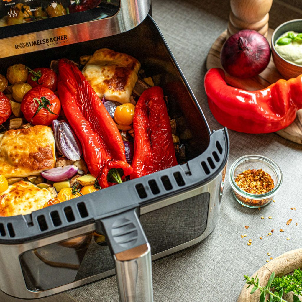 Zehn individuell anpassbare Programme decken Funktionen wie Braten, Backen, Grillen, Frittieren und Dörren ab.