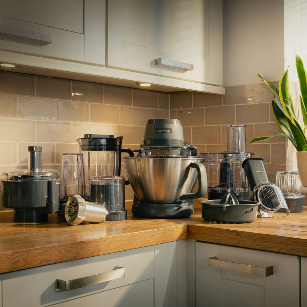 Der Kenwood Multi Tasker kommt mit umfangreichem Zubehör.