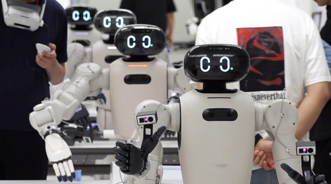 Humanoide Roboter stehen exemplarisch für die Weiterentwicklung intelligenter Robotik und die wachsende Bedeutung von Physical AI in unterschiedlichen Anwendungsbereichen. Bild: LG