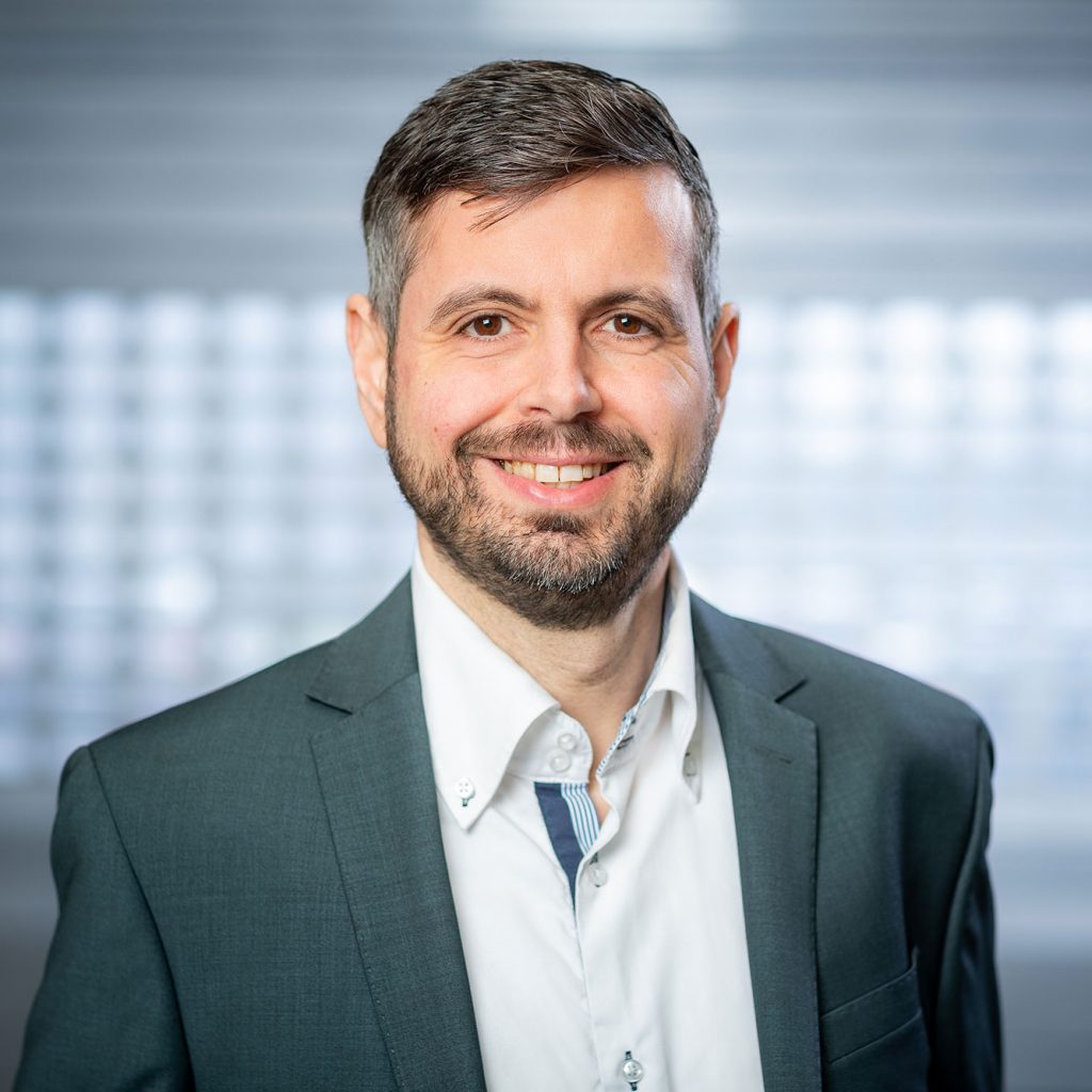 Marcel Kühn, Director Sales & Marketing bei Amica International, ordnet die Auszeichnung wie folgt ein: „Die Auszeichnung als Preis-Leistungssieger zeigt: Ein niedriger Preis muss nicht auf Kosten von Ausstattung und Funktionalität gehen. Genau diesen Anspruch verfolgen wir mit der KGCN 388 145 E.“