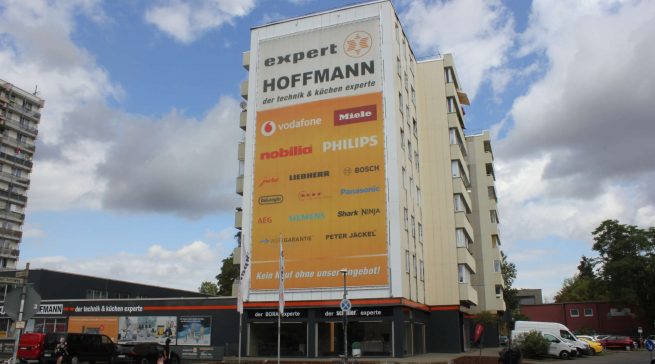 Frischer Look für expert Hoffmann: Nach rund zwei Jahren Modernisierung präsentiert sich der Fachmarkt in Köln mit neuem Erscheinungsbild