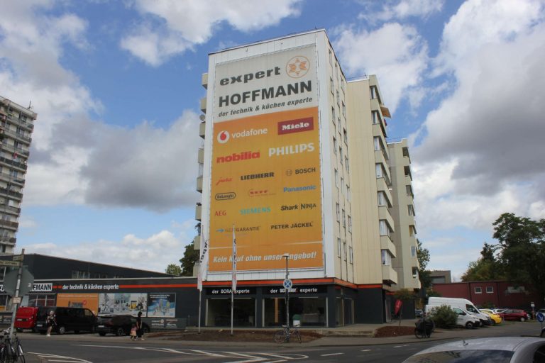 expert Hoffmann eröffnet modernisierten Fachmarkt in Köln neu
