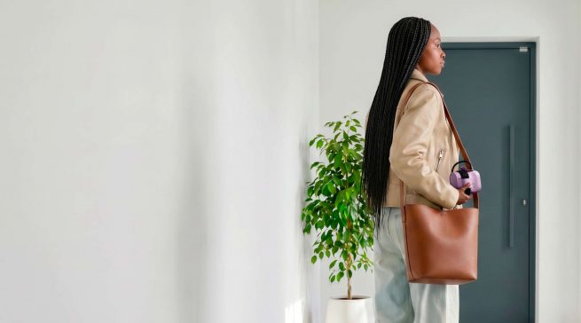 Der Braun QuickStyle mini ist für das schnelle Auffrischen von Kleidung und Heimtextilien ausgelegt und soll ab September 2026 in vier Farbvarianten erhältlich sein. Foto: Braun.