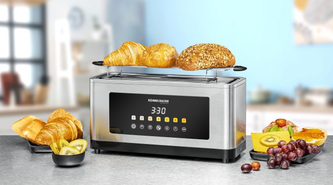 Der Automatik-Langschlitztoaster mit motorischer Liftfunktion sorgt für gleichmäßig gebräunten, knusprigen Toast.