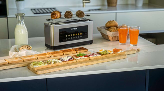 Perfekt gebräunte Toastscheiben zeigen das gleichmäßige Röstergebnis – abgestimmt auf den zuvor gewählten Bräunungsgrad.