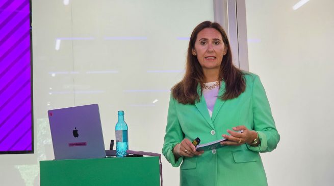 Carine Chardon, Geschäftsführerin der GFU Home & Consumer Electronics GmbH, stellt in Berlin beim Warm-Up zur IFA 2026 die aktuellen Zahlen vor.