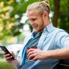 Die YouGov-Analyse zeigt, dass werteorientierte Verbraucher überdurchschnittlich jung, urban und digital orientiert sind und höhere Anforderungen an Nachhaltigkeit, Authentizität und gesellschaftliches Engagement von Marken stellen.