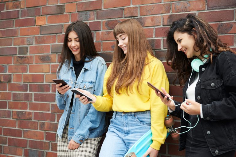 Gen Z reagiert kritisch auf KI-generiertes Marketing