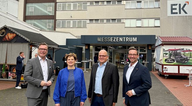 Auf der EK LIVE Herbstmesse 2026 präsentierten (v. l. n. r.) André Babenhauserheide (General Manager EK Home Baby & Toys, EK Retail), Susanne Heiduczek (General Manager EK Home Housewares, EK Retail), Jochen Pohle (Chief Retail Officer (CRO), EK Retail) und Martin Wolf (General Manager EK Home Electrical Appliances, EK Retail) die aktuellen Entwicklungen, strategischen Schwerpunkte und Markttrends der EK Home Business Units.