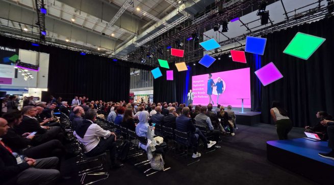 Beim NIQ Business Breakfast auf der IFA 2026 standen die Veränderungen der Customer Journey im Mittelpunkt. KI-Suche, Marktplätze, Social Commerce und Refurbished-Angebote erweitern die Zahl der relevanten Kontaktpunkte für Hersteller und Handel. Fotos: G. Wagner